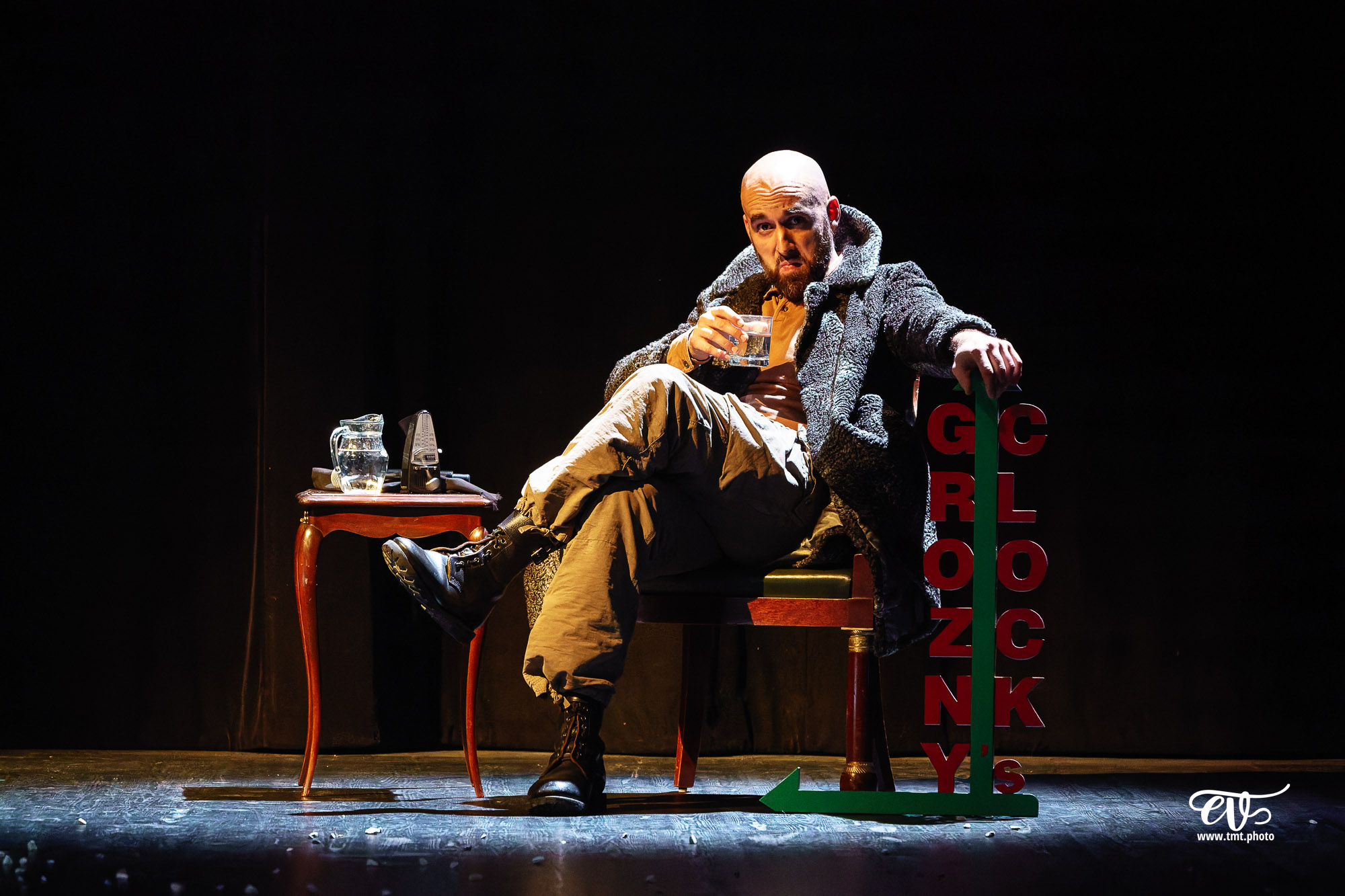 FEMME NON RÉ-ÉDUCABLE (CHOUETTE COMPAGNIE)